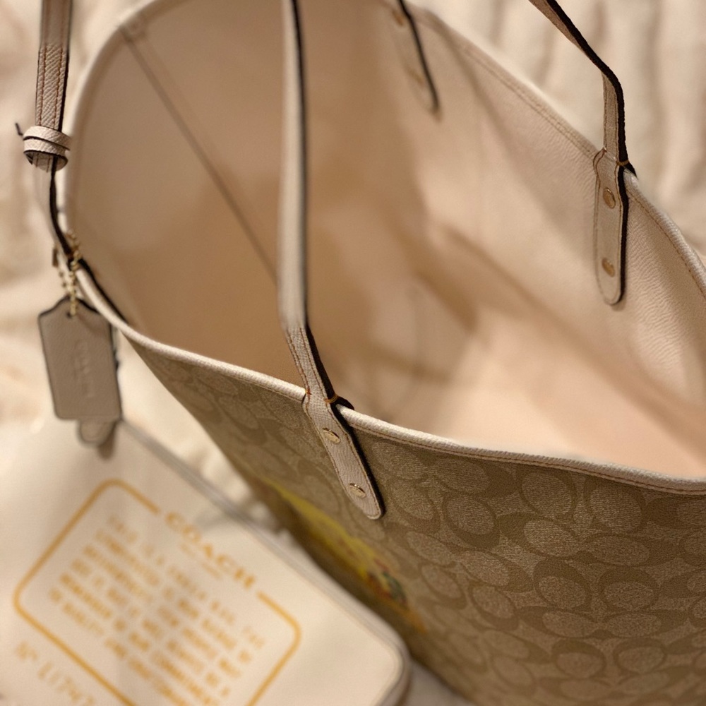 🔥NWT🔥COACH SIGNATURE REVERSIBLE TOTE - Picture 4 of 5